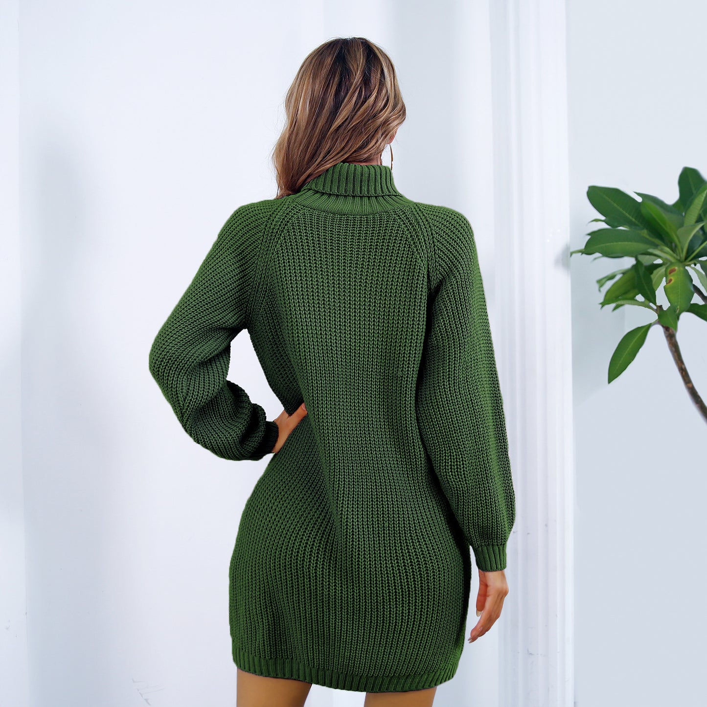 Langes Pulloverkleid mit Rollkragen für den Winter