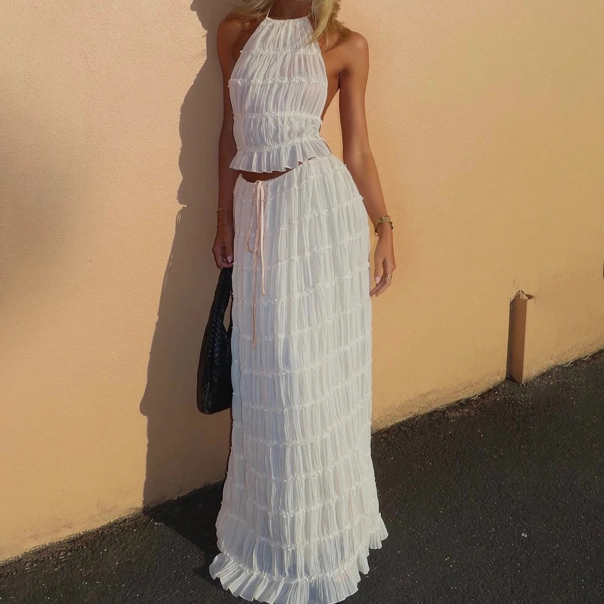 Damenanzug, ärmellos, rückenfrei, kurzes Neckholder-Top und plissiertes langes Kleid