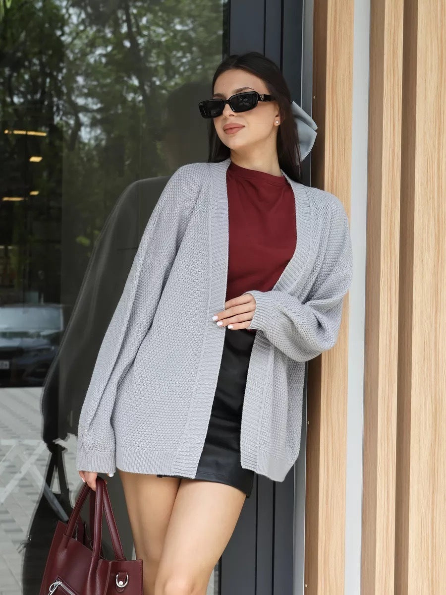 Modischer, lockerer und einfacher Strickpullover