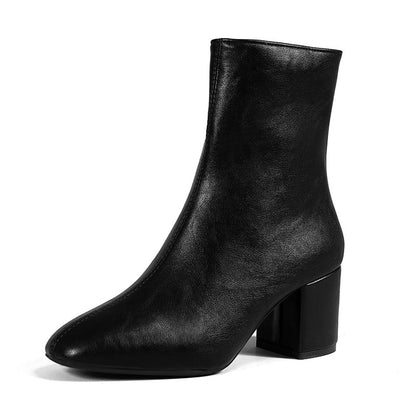 Stiefel mit spitzem Zehenbereich und klobigem Absatz