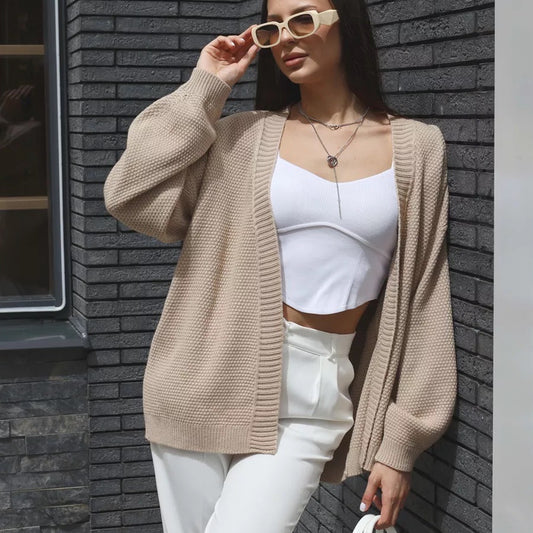 Modischer, lockerer und einfacher Strickpullover