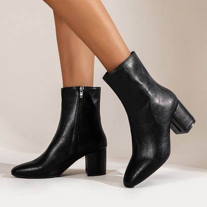 Stiefel mit spitzem Zehenbereich und klobigem Absatz
