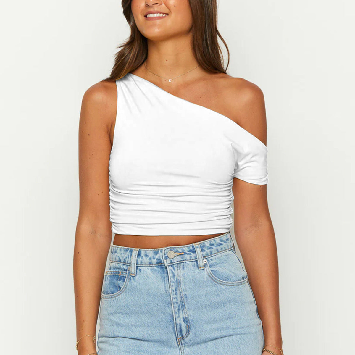 Schlanke One-Shoulder-Oberteil mit schrägem Kragen, Sommer-Sexy, schulterfreies, plissiertes, unregelmäßiges Top für Damen