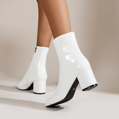 Stiefel mit spitzem Zehenbereich und klobigem Absatz