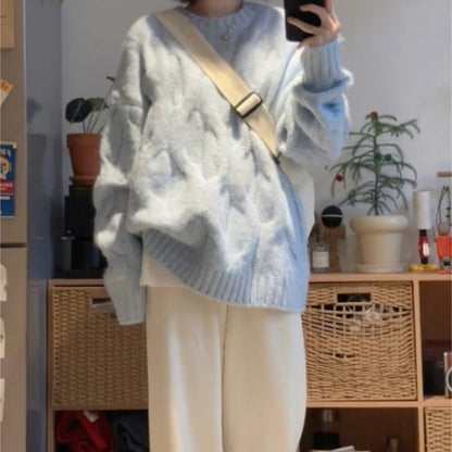 Pullover in Übergröße. Lockerer Pullover mit Rundhalsausschnitt