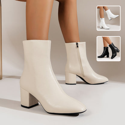 Stiefel mit spitzem Zehenbereich und klobigem Absatz