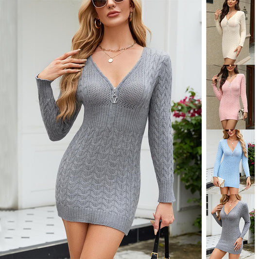 Schmales, langärmliges Strickkleid mit Reißverschluss und V-Ausschnitt